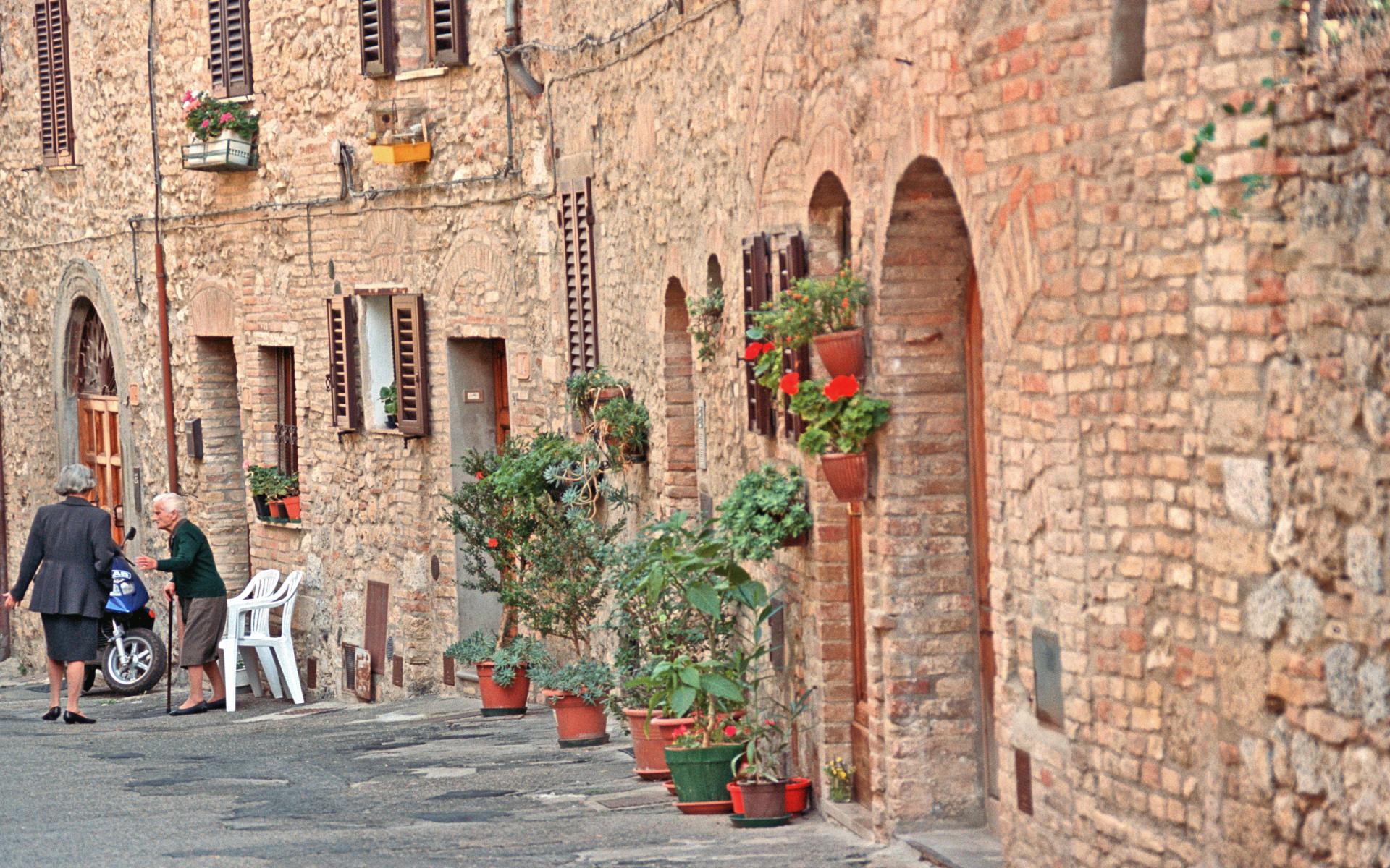 Ladies of San Gimignano