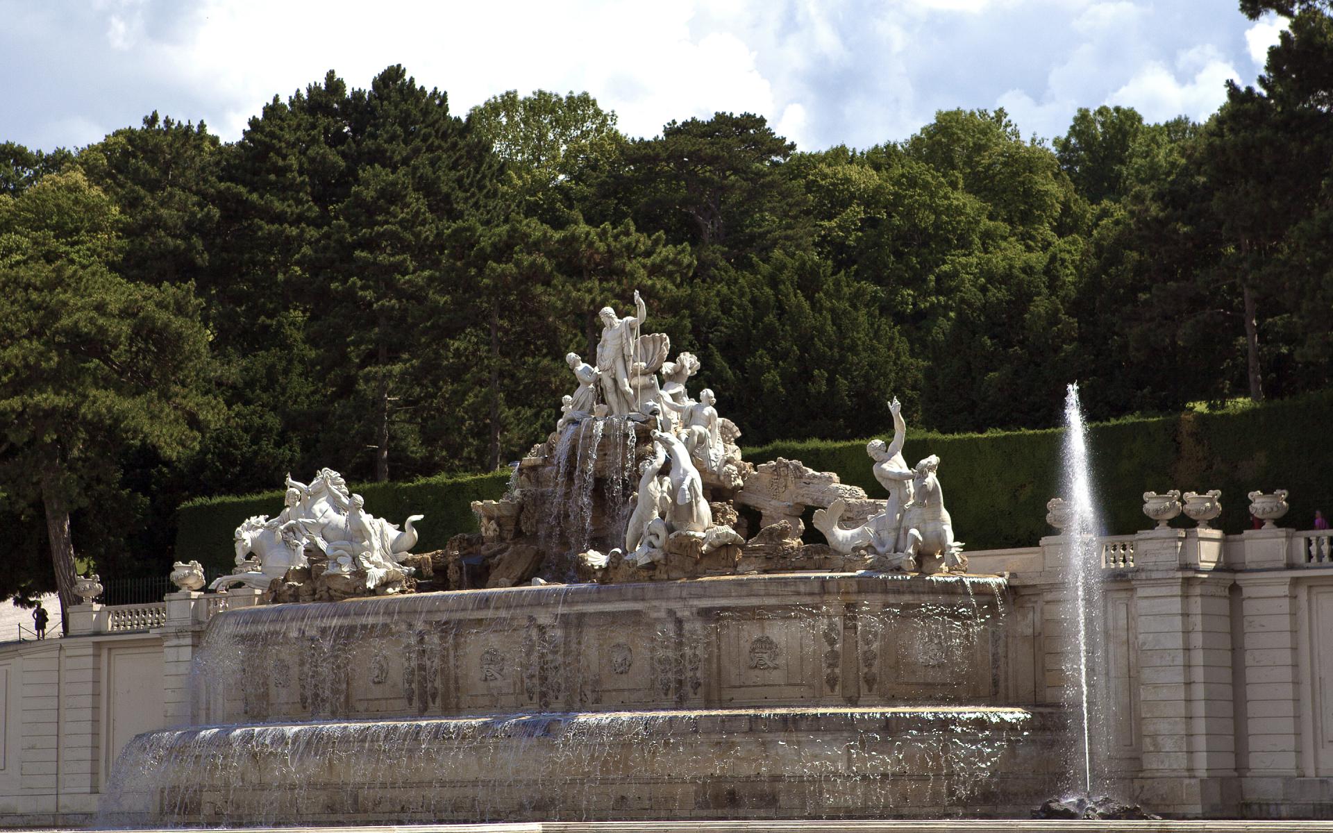 Neptunburnnen - Schönbrunner Palace - Vienna