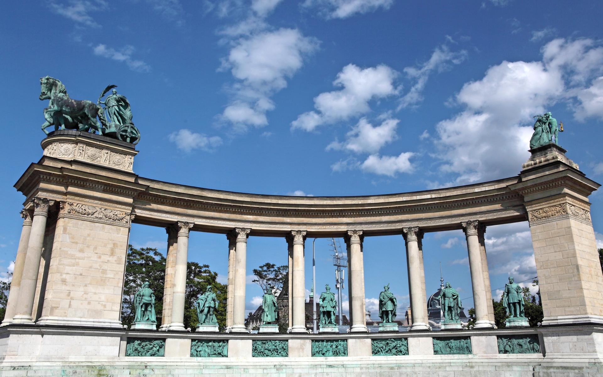 Arc of Heros - Budapest